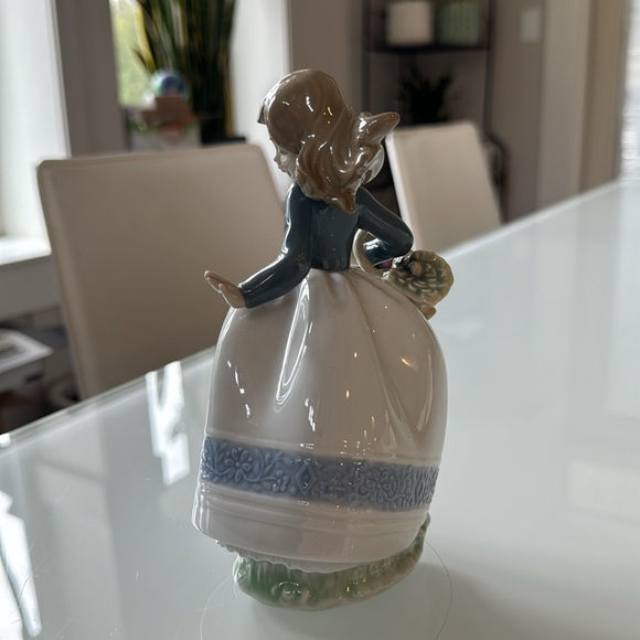 Nao - by Lladro - Nina Alicia figurine - Picture 4 of 7